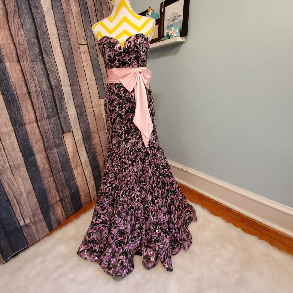 Stunning Sequin strapless prom dress size 6